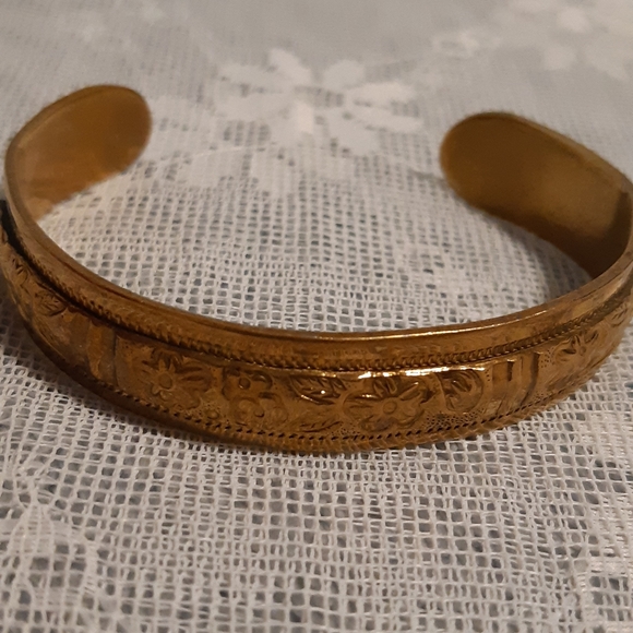 Bronze Vintage Floral Cufflinks  Bracelet, 2½" Wide /Unisex - Picture 4 of 12